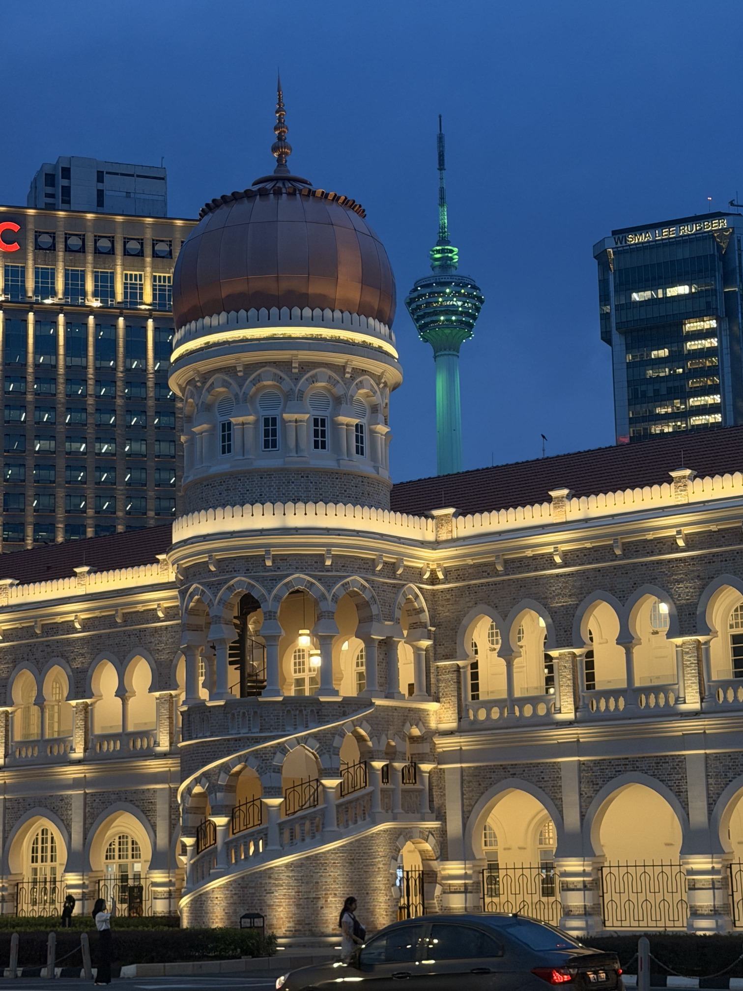 Bangunan Sultan Abdul Samad: Every Side